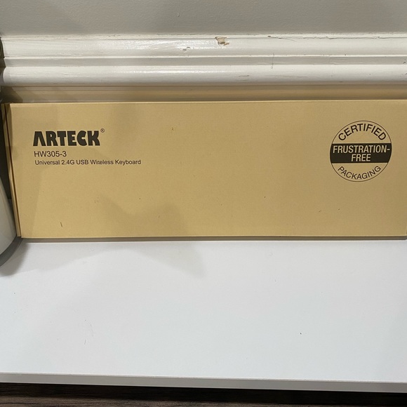 NEW Wireless Keyboard with Charging cable - Picture 2 of 3